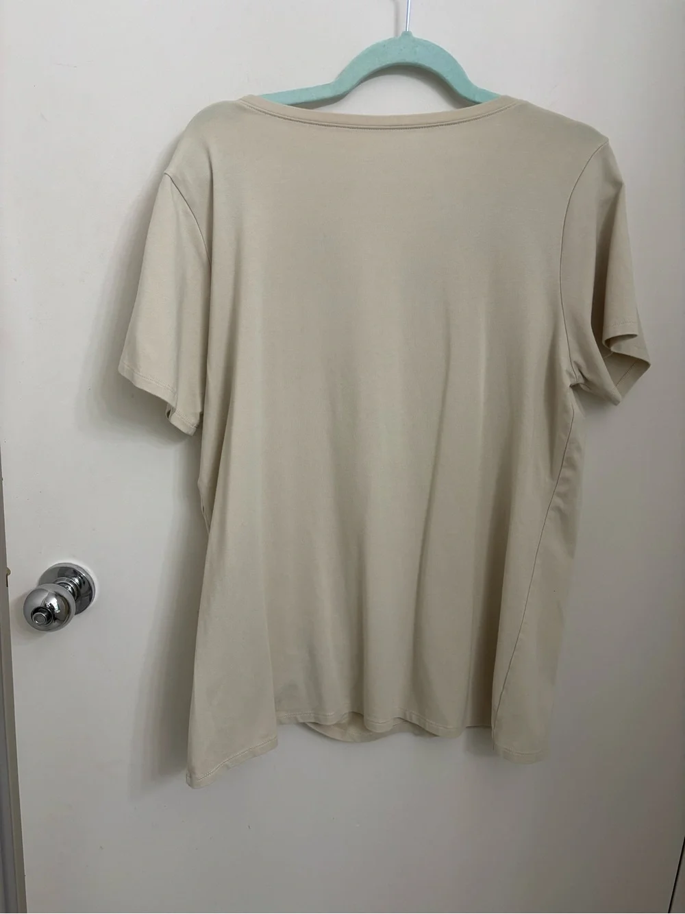 Belle by Kim Gravel Twisted hem tee - Picture 2 of 10